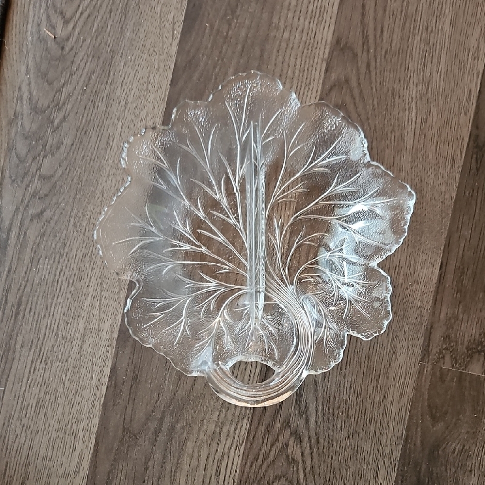 Indiana Glass Transparent Leaf Design Bowl